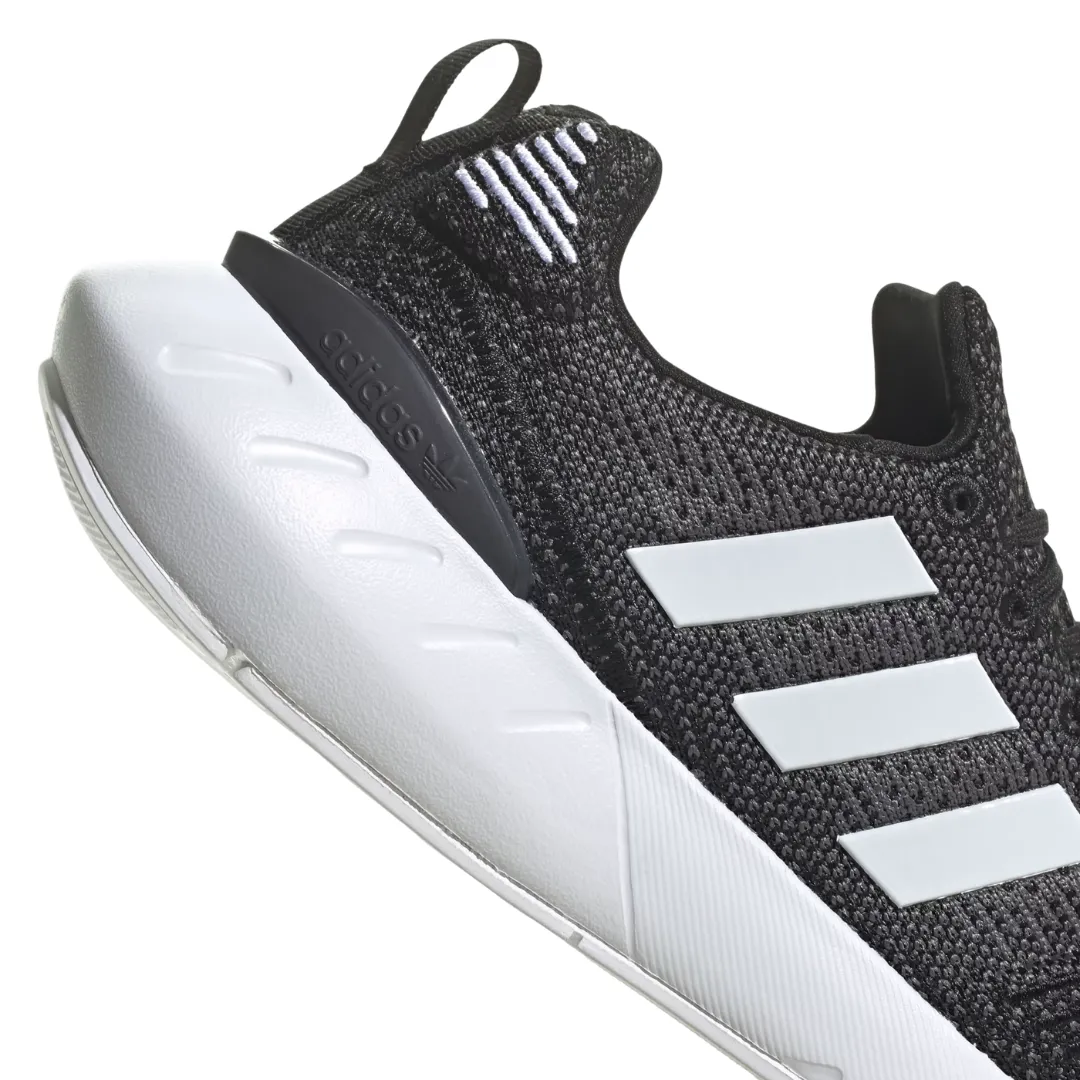 Adidas - Women's Swift Run 22 'Black White' - Core Black / Footwear White / Grey Five