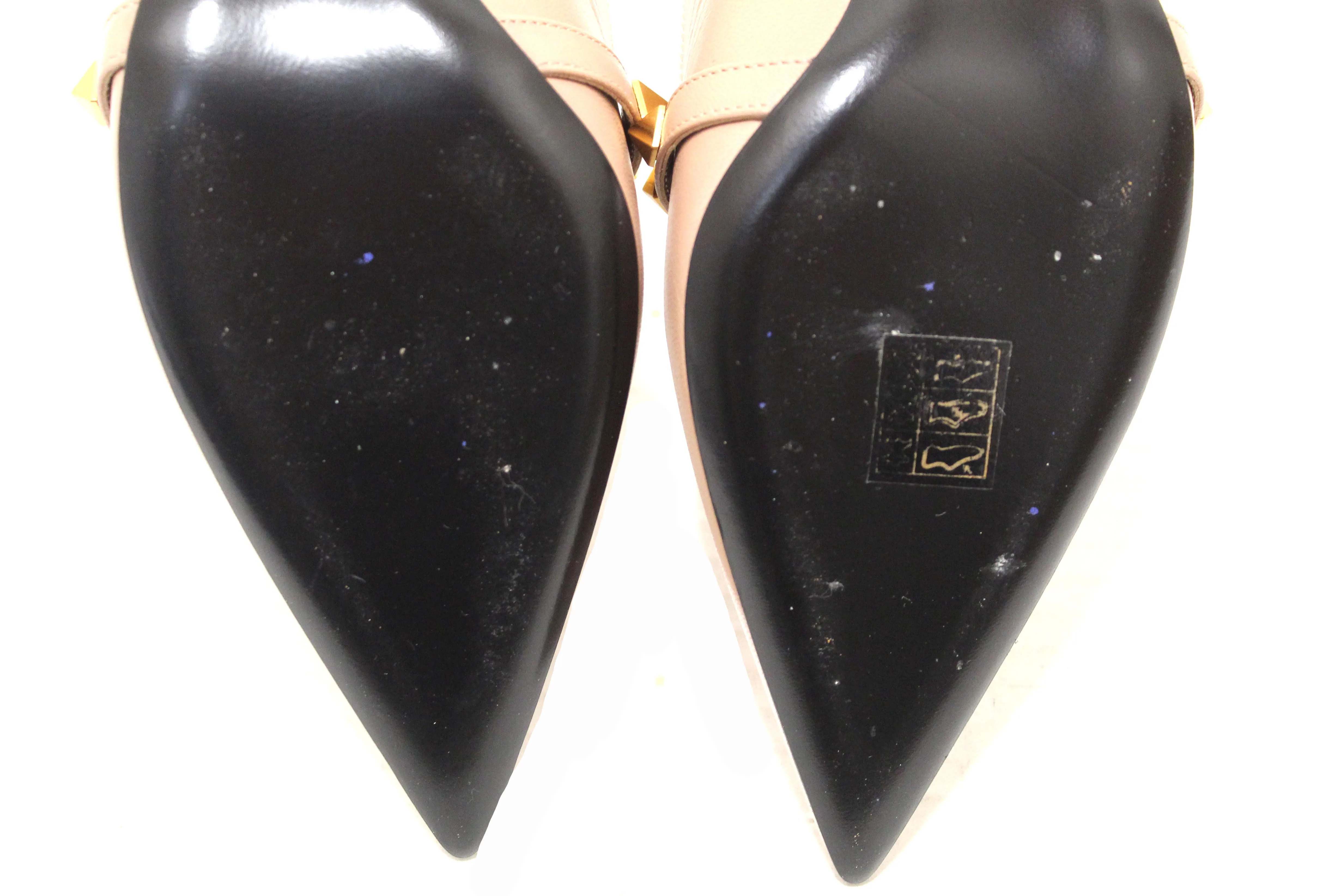 Authentic Valentino Garavani Rockstud Slingback Pump Beige Smooth Leather with Sculpted Heel