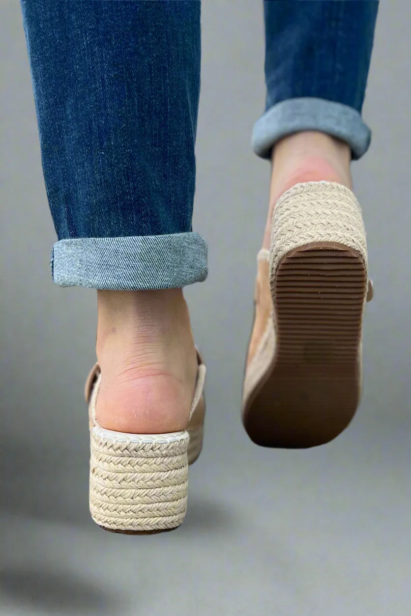 Edith - Tan Almond Raffia Clog