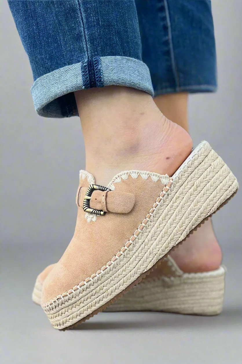 Edith - Tan Almond Raffia Clog