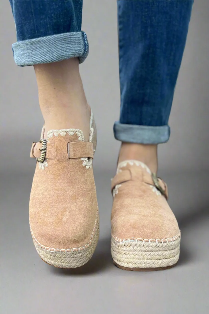 Edith - Tan Almond Raffia Clog