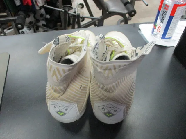 Used Under Armour Football Cleats Size 9 - Has Hole in Back of Left